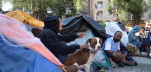 Foto de pessoas em situação de rua